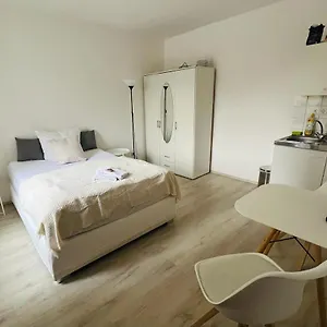 Miniapartment Mit Aussenliegendem Bad Apartment